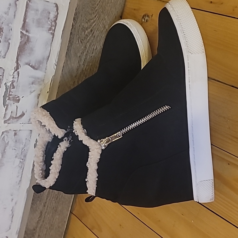 Madden Girl Wedge Heel Zip Up Sneakers Size 9